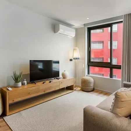 Urban Gaia Flat Modern Retreat With Balcony Apartment *